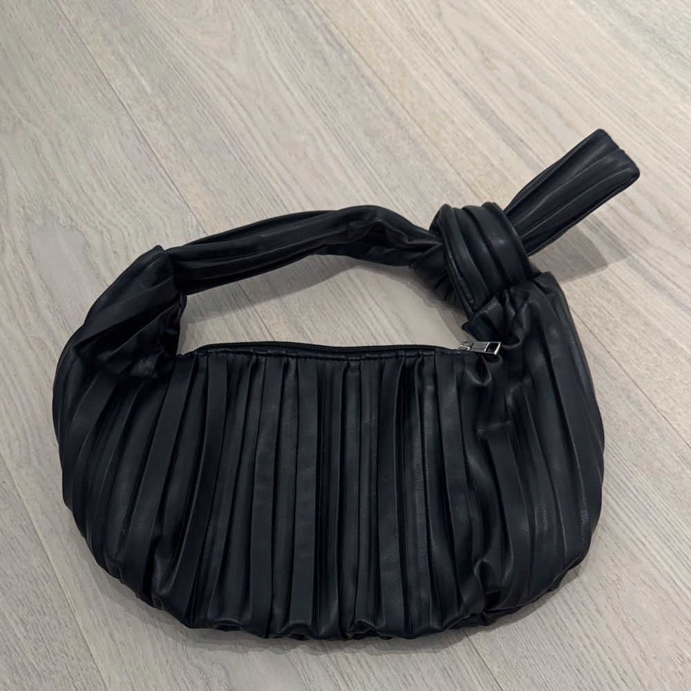 Elegant Black Pleated Women's Bag